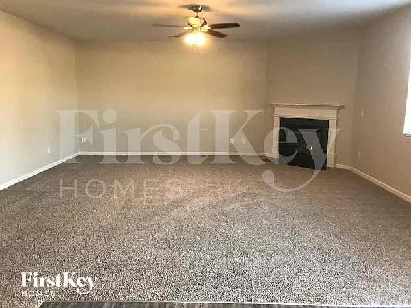 3 bed, 2.5 bath, 2963 sqft, $2,815 — Photo 3