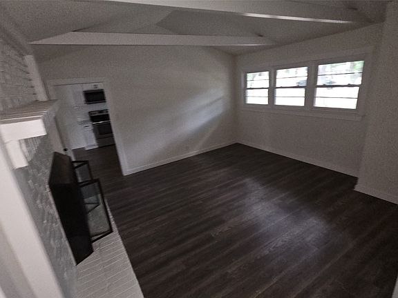 4th image of 1712 Yolanda Dr