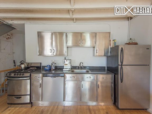 5th image of 352 Wythe Ave
