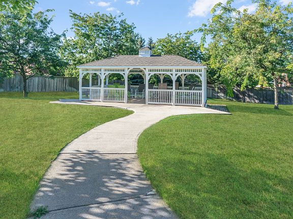 4th image of 500 Mapleview Dr W #309