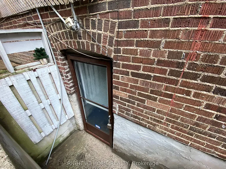 1196 Avenue Rd #BASEMENT — Photo 20