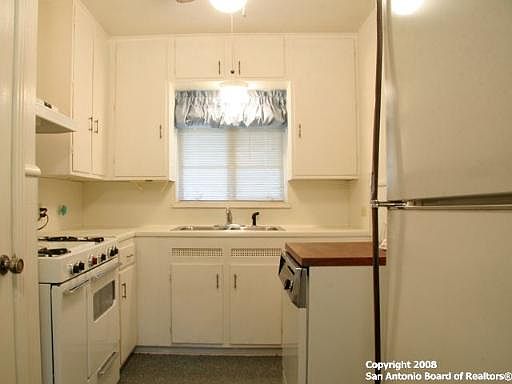 5th image of 338 GLEN OAK DR