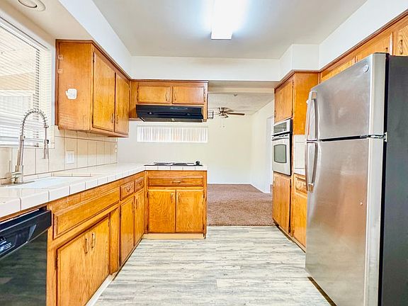 3rd image of 208 Electra Ave