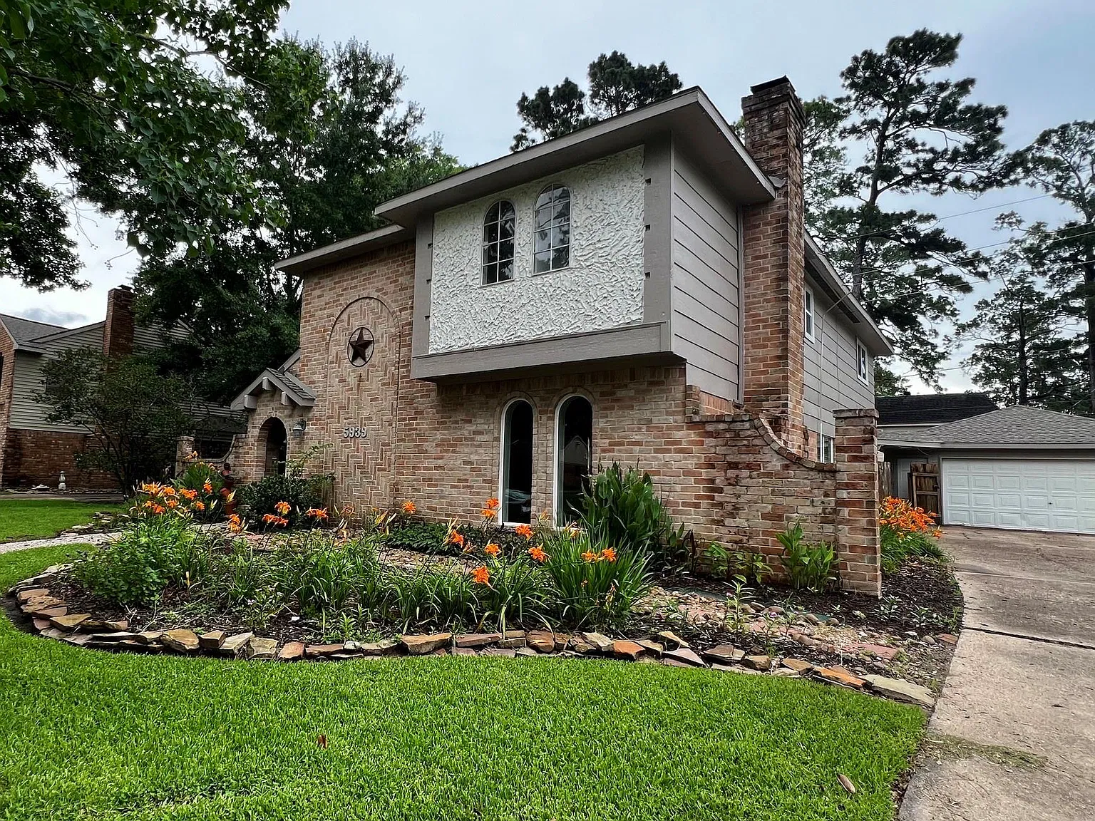 4 bed, 2.5 bath, 2764 sqft, $2,300 — Photo 4