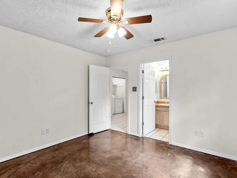 1629 Gordon St — Photo 15