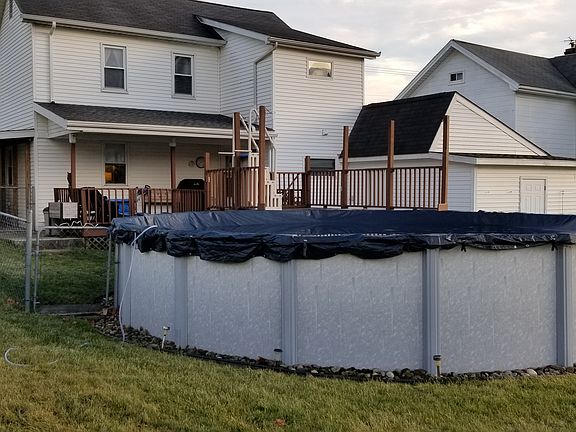 Back of house with pool