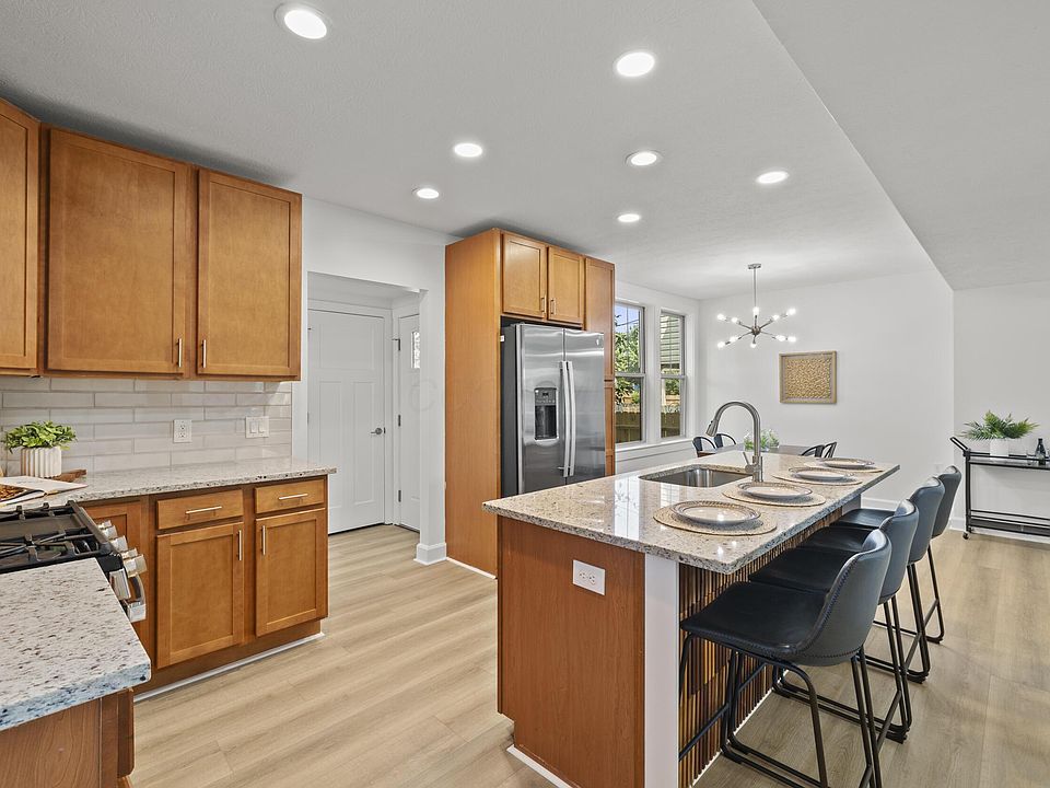 1st image of 1365 N 4th St