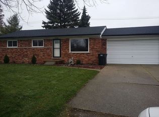 39885 Bridgeview St, Harrison Township, MI