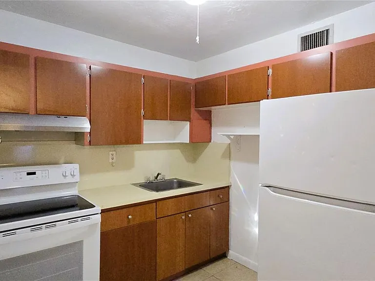 718 SE 8th St #1 — Photo 1
