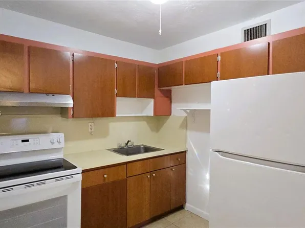 718 SE 8th St #1, Hialeah, FL 33010