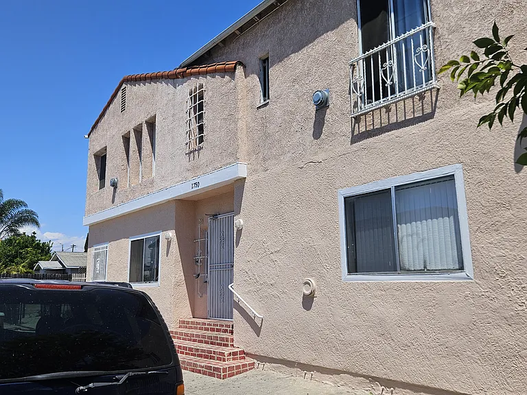 1750 S Longwood Ave #11 — Photo 7