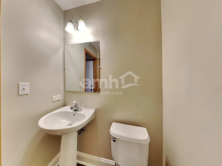 240 Wedgewood Cir — Photo 8