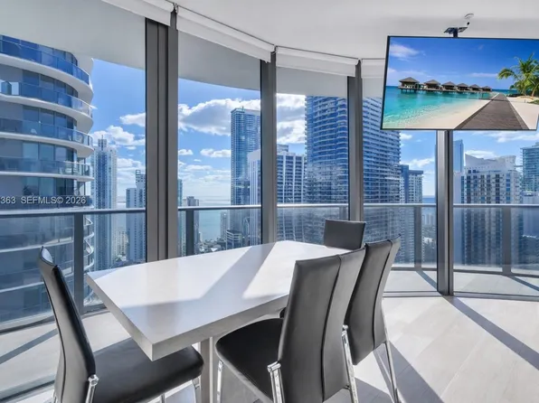 55 SW 9th St APT 3703, Miami, FL 33130