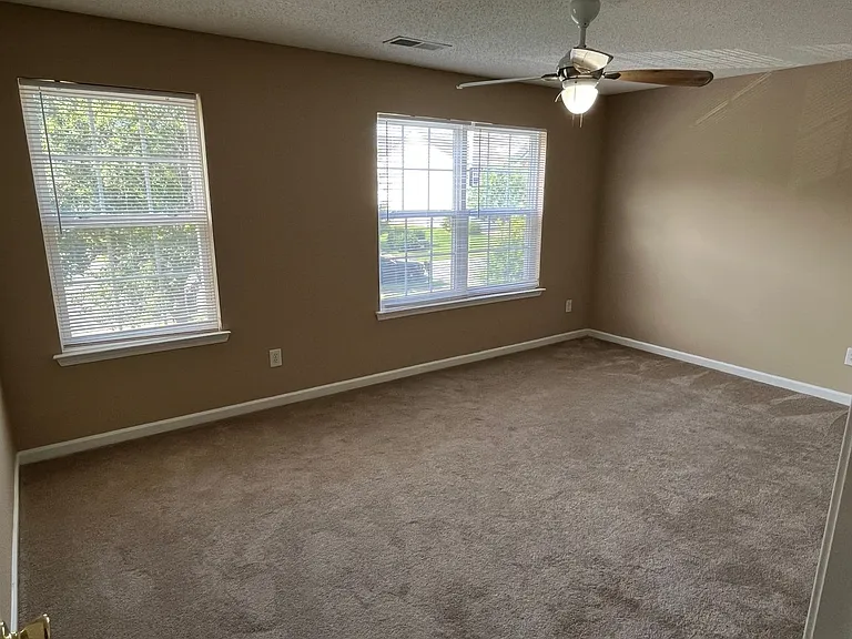 10410 Pickerel Ln — Photo 18
