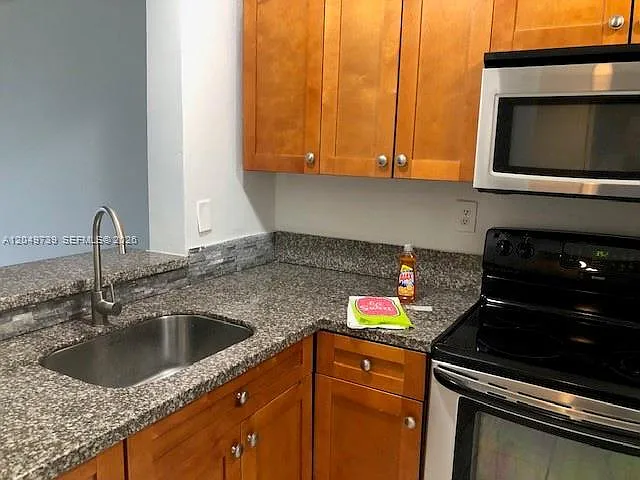 498 NW 165th Street Rd #D304 — Photo 2