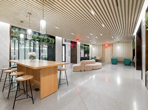 225 West 28th Street image 20 of 21