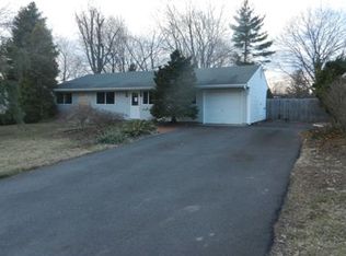 17 Hodge Rd, Kendall Park, NJ 08824