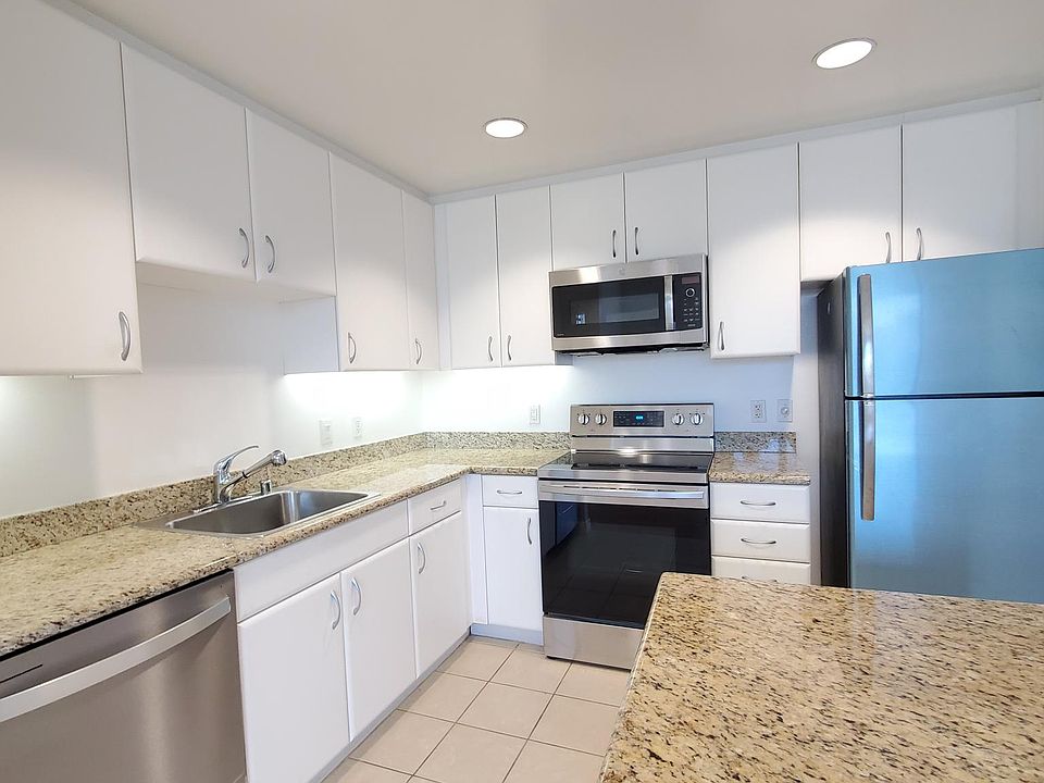 1st image of 260 King St #600S