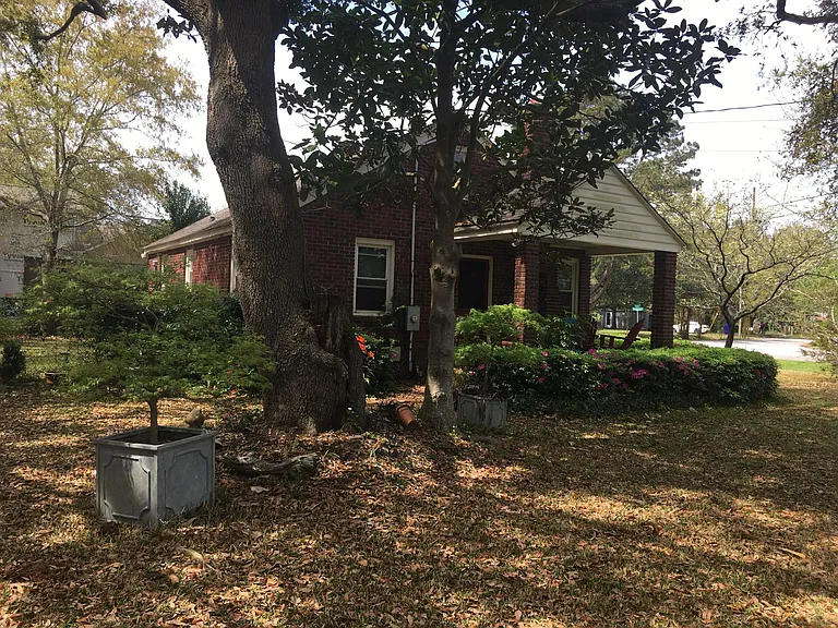 1217 Hollywood Dr — Photo 3
