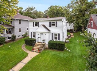 30 E Division St, Lemont, IL 60439