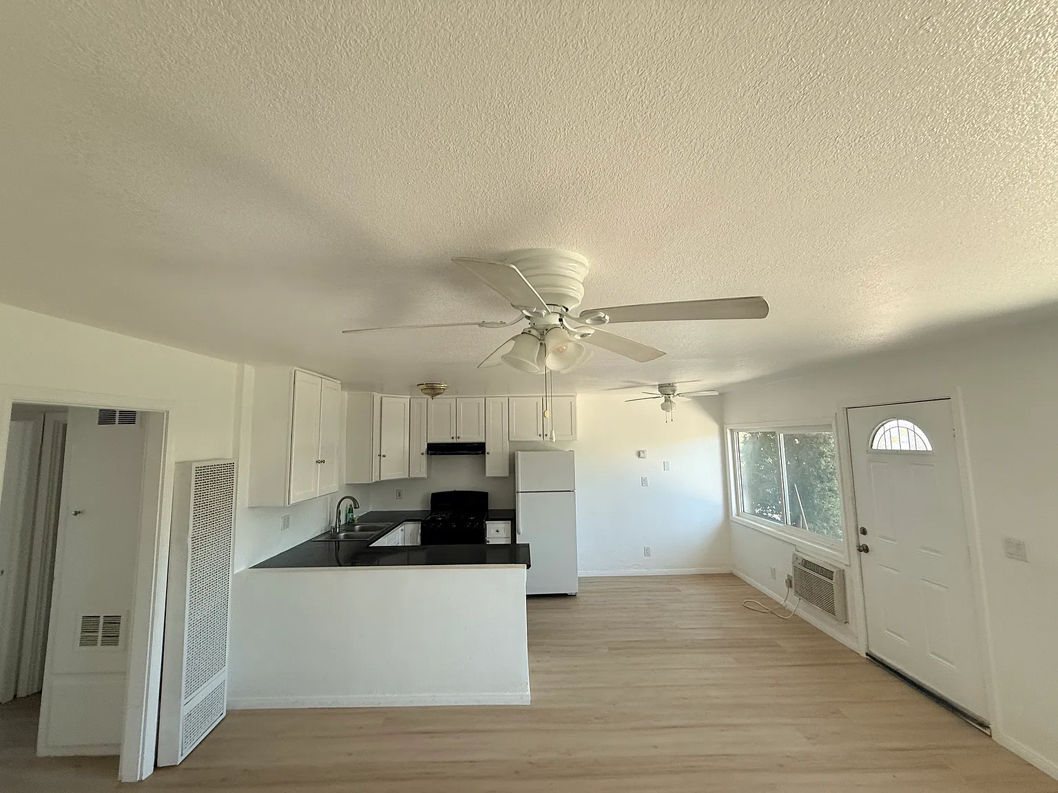 E Hanna St, Colton — Photo 2
