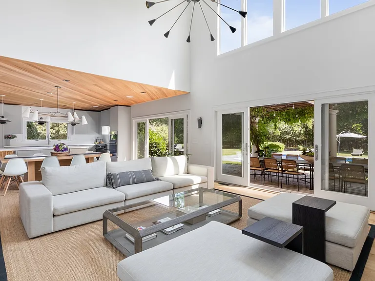 85 Edge Of Woods Rd — Photo 5