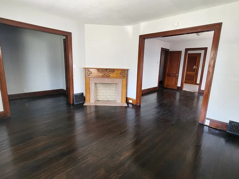 10401 Homeworth Ave — Photo 4