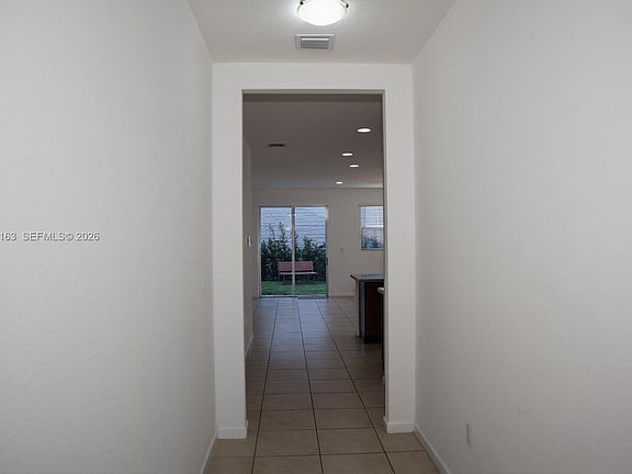 4th image of 27440 SW 135th Avenue Rd
