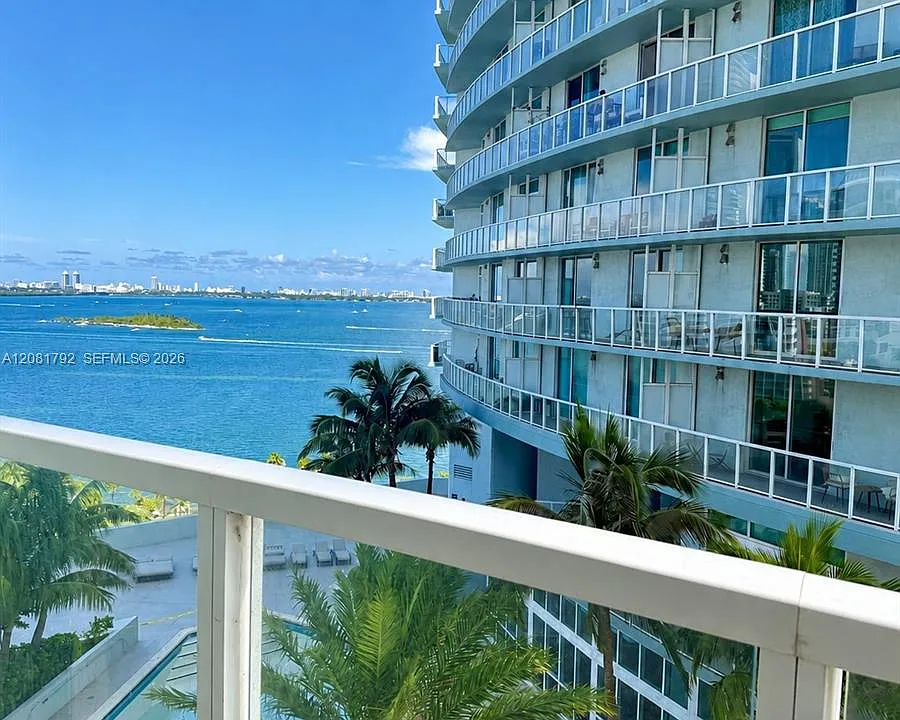 1900 N Bayshore Dr #1517
