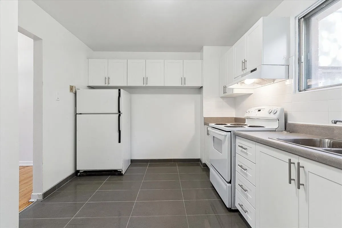 1560 Bloor Street East Townhomes — Photo 4