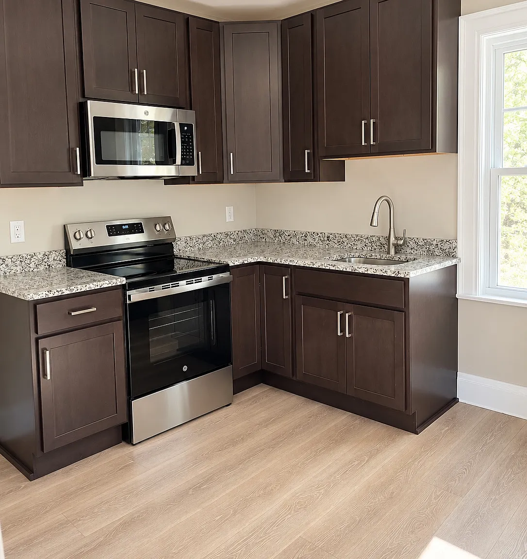 3 bed, 1100 sqft, $1,400 — Photo 1
