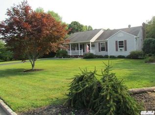 71 Crystal Dr, Riverhead, NY 11901
