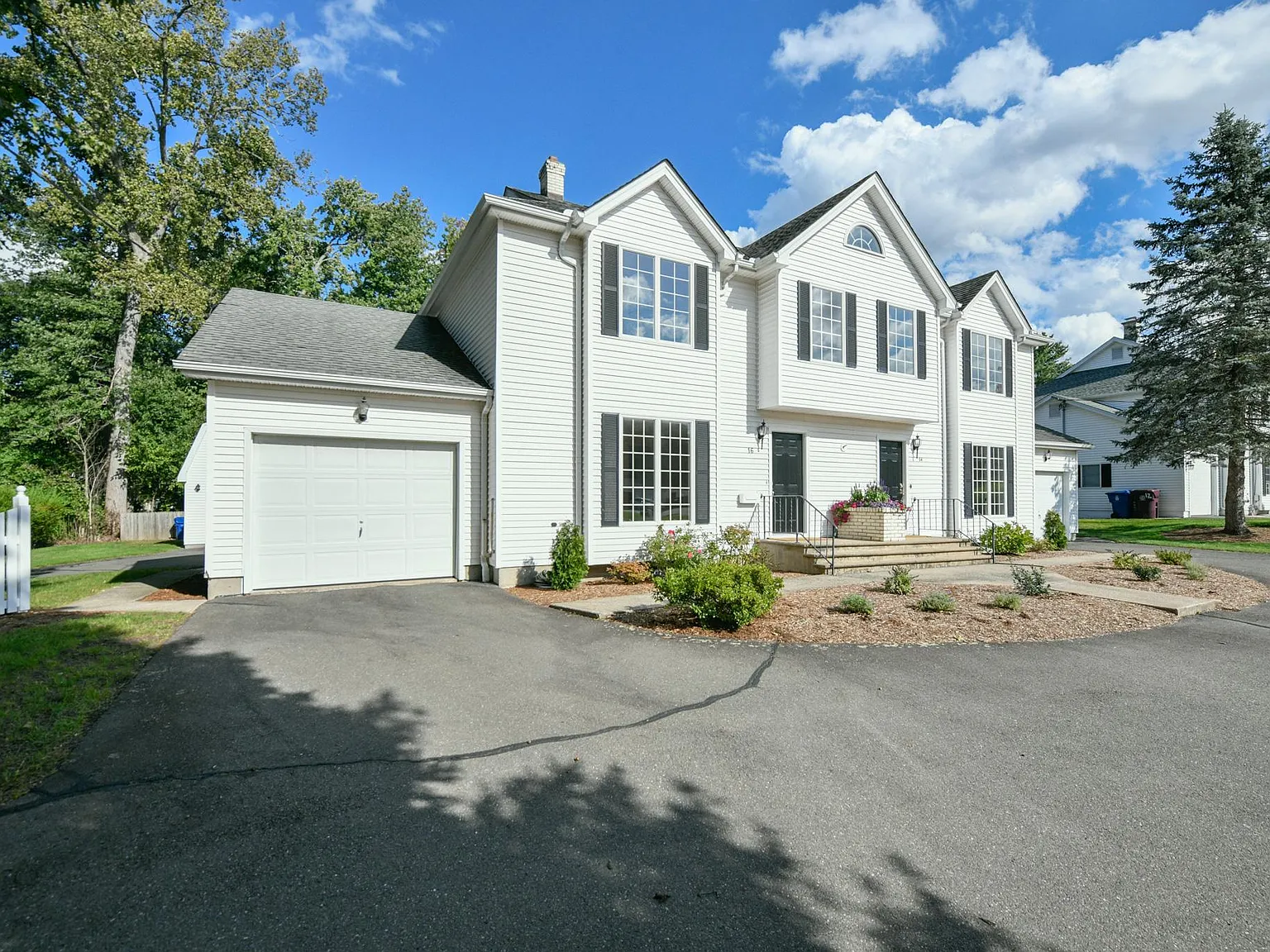 3 bed, 2.5 bath, 1664 sqft, $2,950 — Photo 1