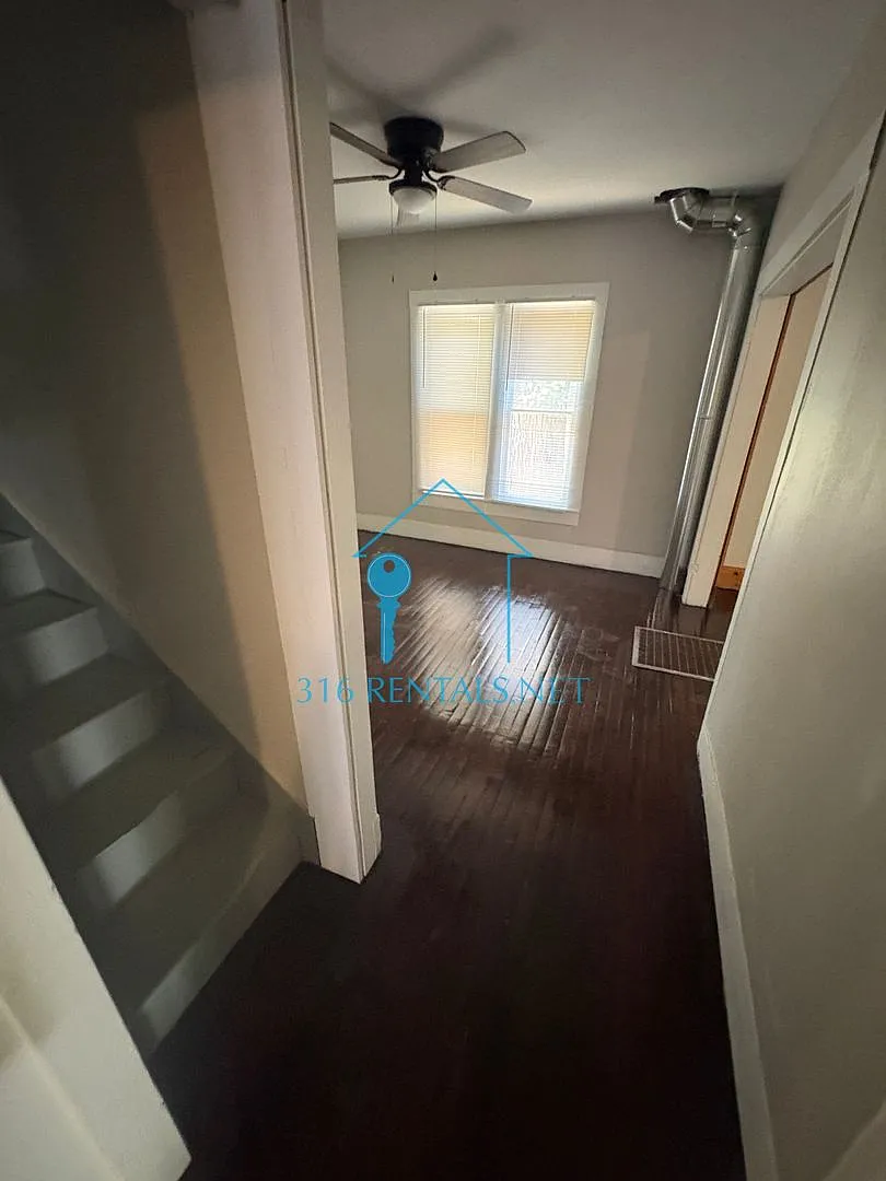 $1,249 - 4 bedroom / 1 bathrooms - Large Home! — Photo 4
