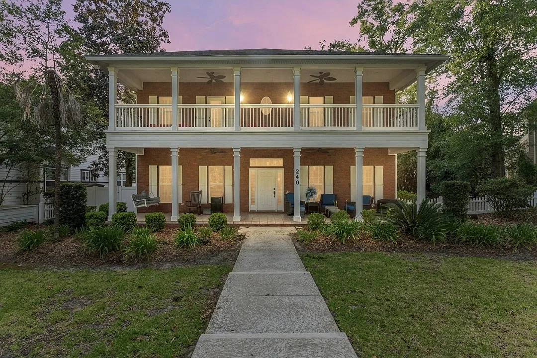 4 bed, 2837 sqft, $4,199 — Photo 2