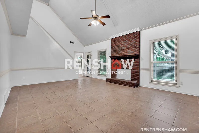 4 bed, 2.0 bath, 2382 sqft, $2,500 — Photo 3