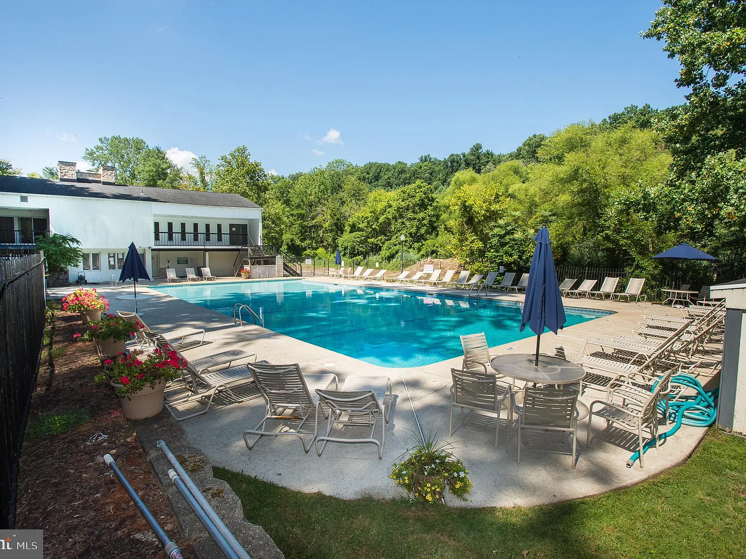 2 bed, 1.5 bath, 1350 sqft, $2,250 — Photo 3