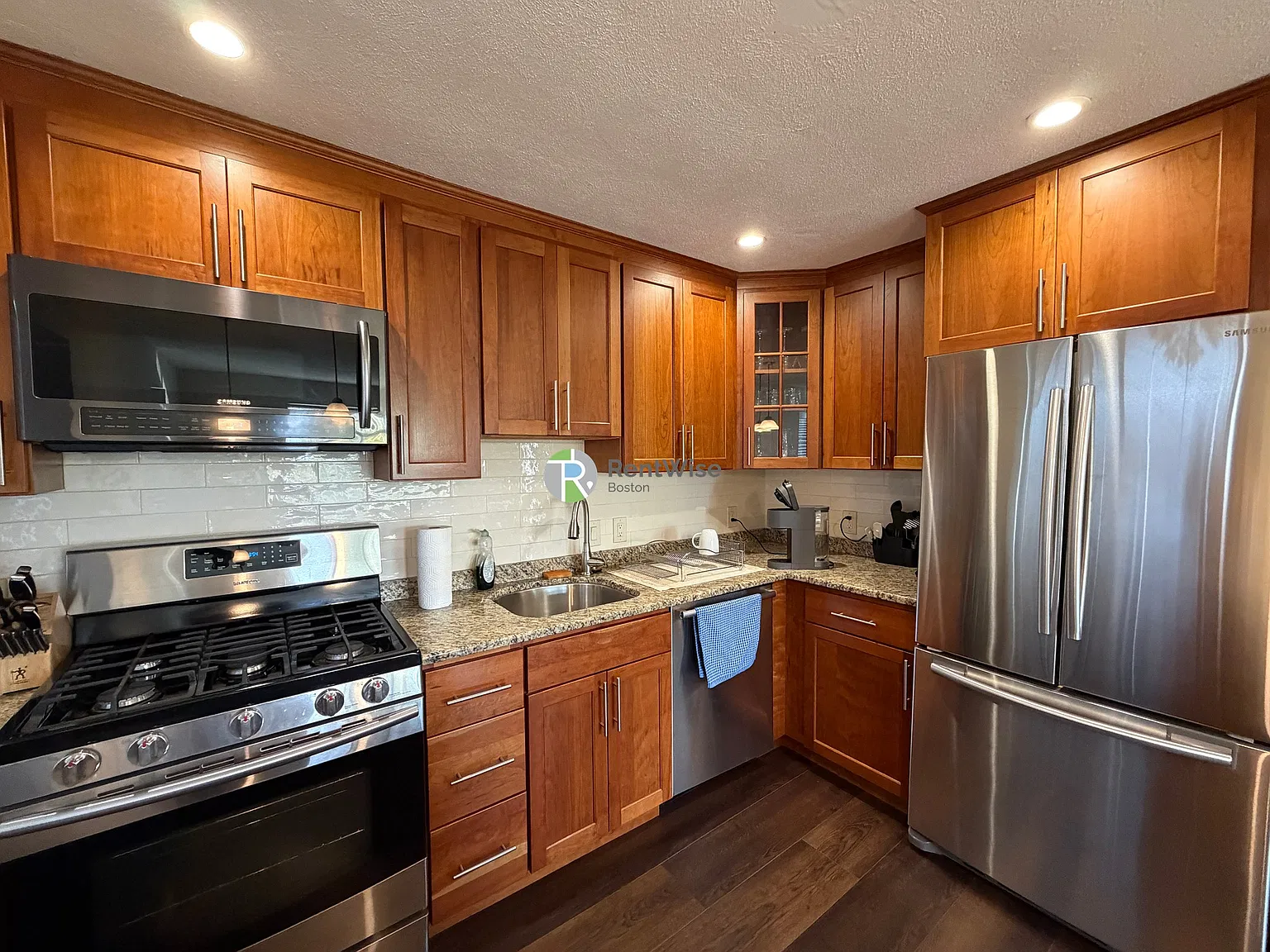 360 Market St — Photo 2