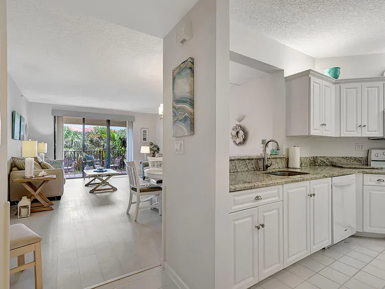 800 Uno Lago Dr #302 — Photo 8