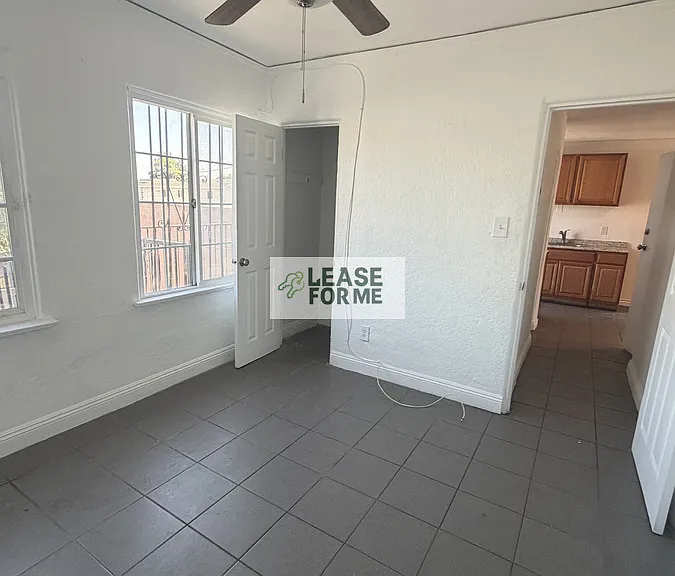 841 W Florence Ave — Photo 11