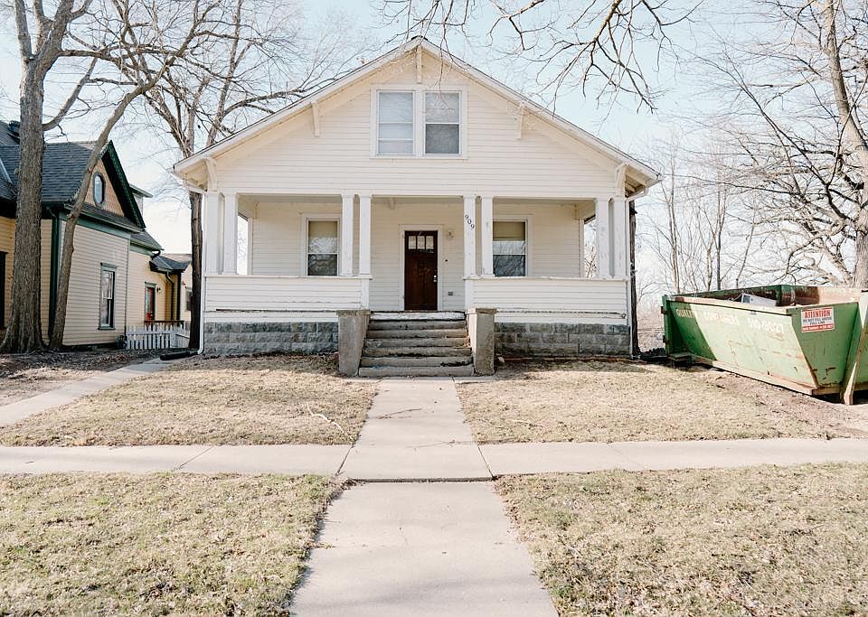 1st image of 909 Main St