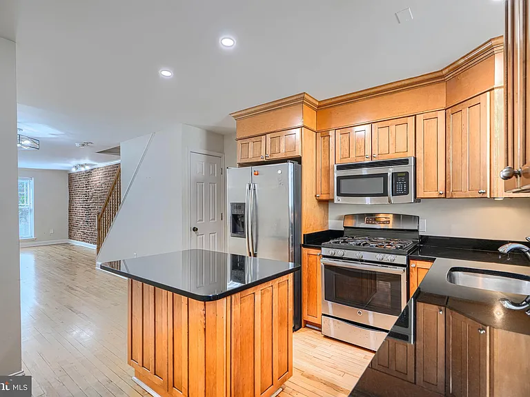 609 S East Ave — Photo 8