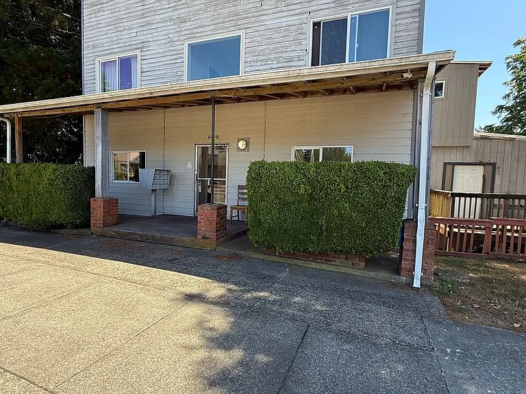2439 Sherman Ave — Photo 8