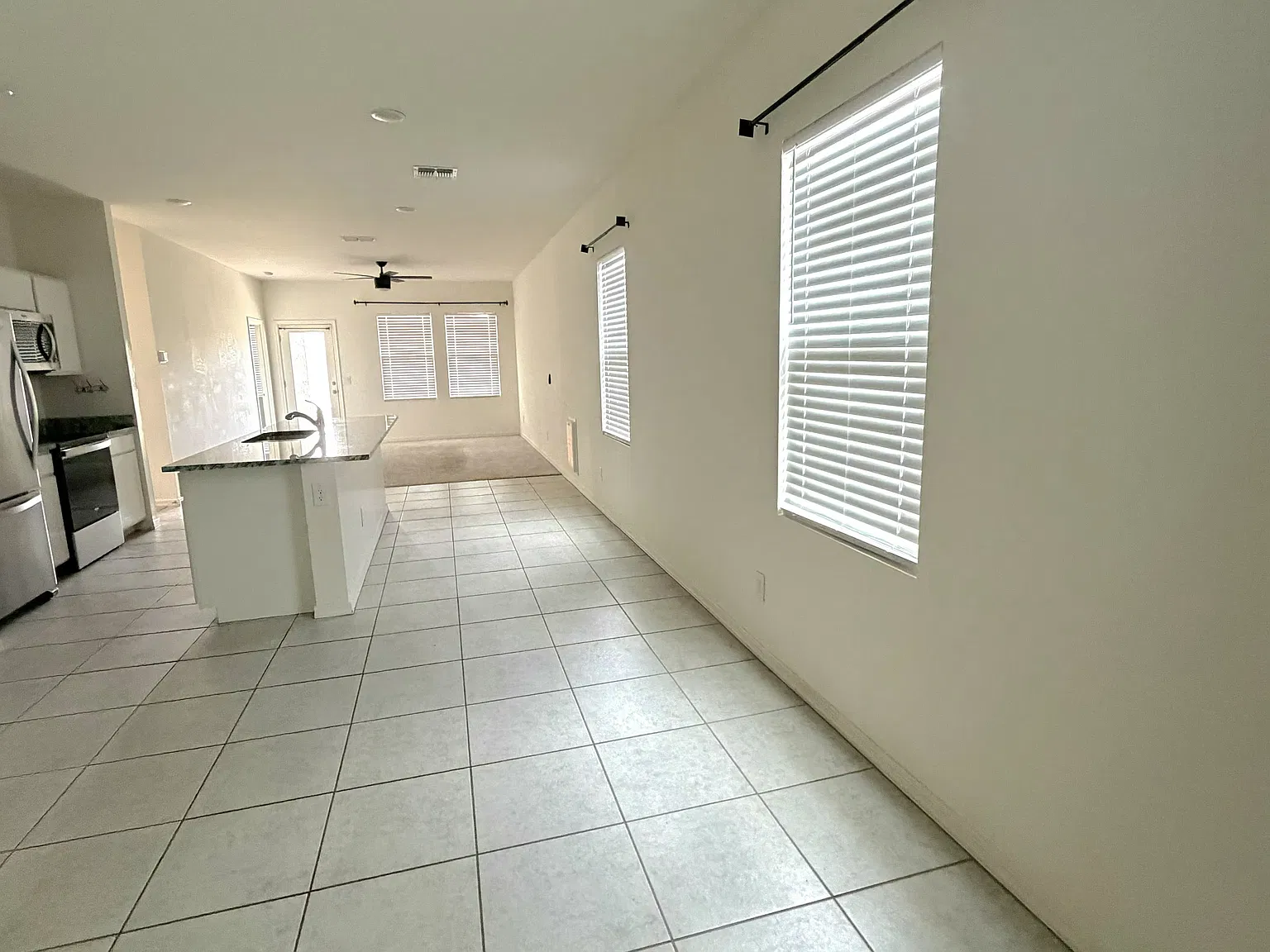 3 bed, 1402 sqft, $2,100 — Photo 2