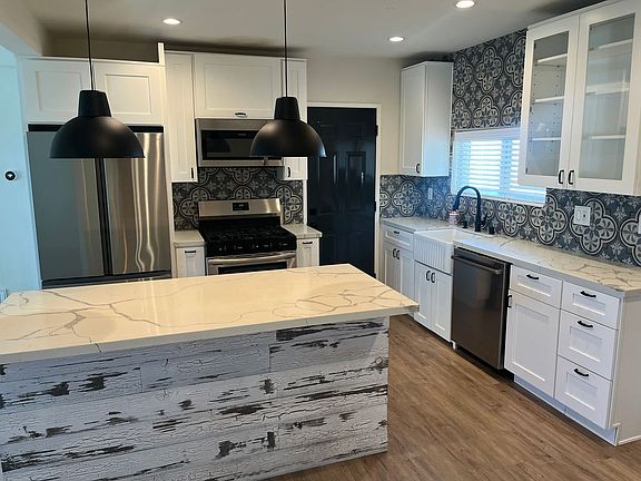 4th image of 319 W Fig St