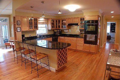 Kitchen with Breakfast Bar