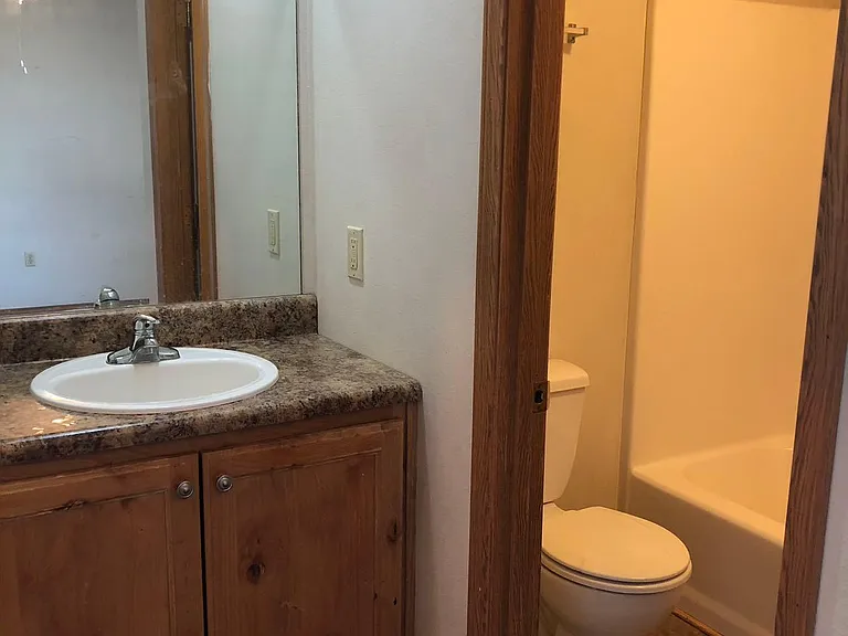 640 S Kansas Ave — Photo 10