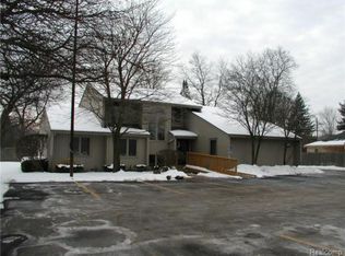 11526 Highland Rd, Hartland, MI