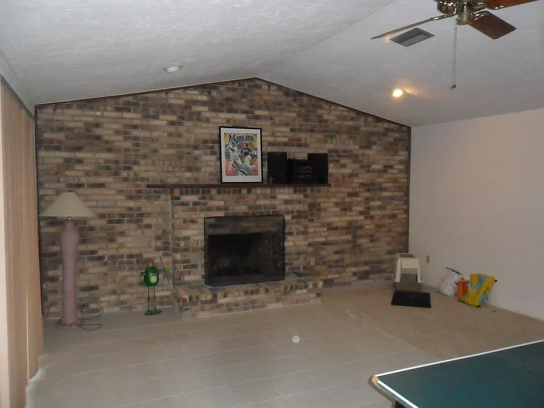 1521 Burning Tree Ln — Photo 3