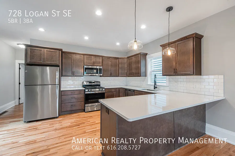 5 bed, 2400 sqft, $3,400 — Photo 4